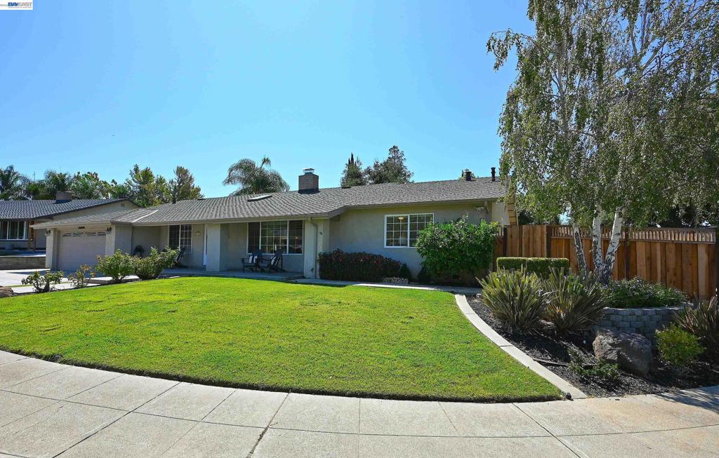1147 Lomitas Ave
