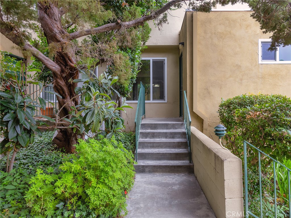 11138 Aqua Vista Street 18