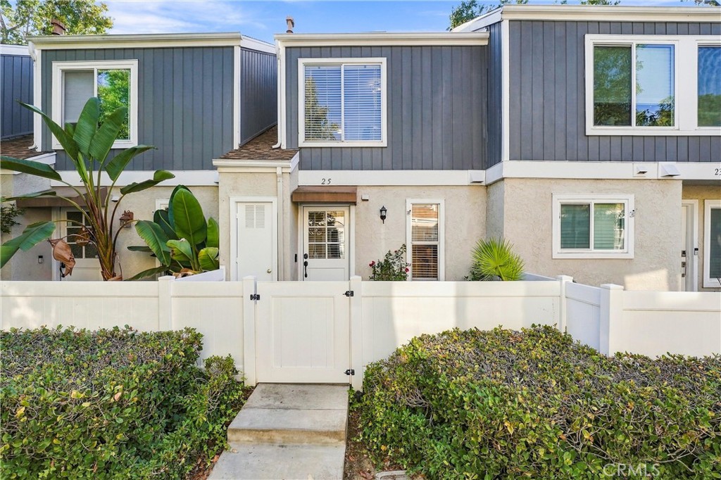 25 Bentwood Lane