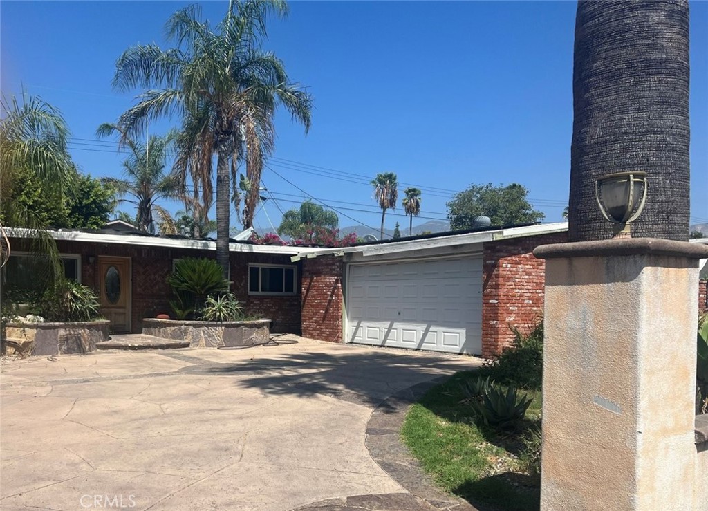 12937 Del Sur Street