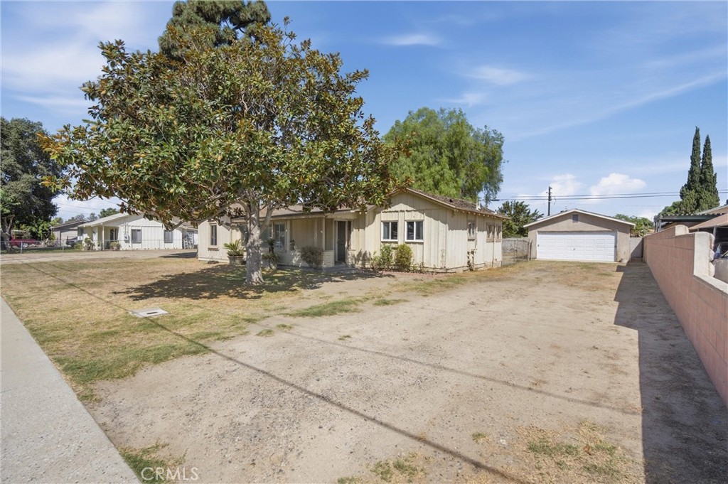 2425 W Occidental Street
