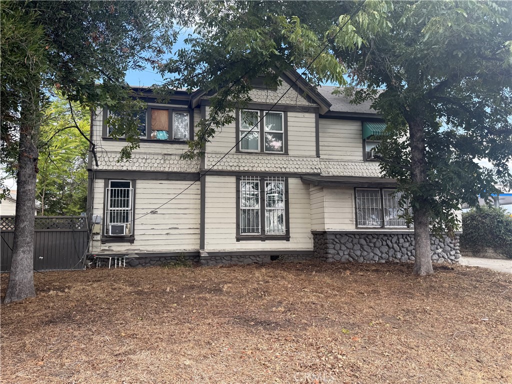 125 W Orange Grove