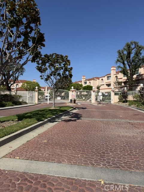 3101 Plaza Del Amo 37
