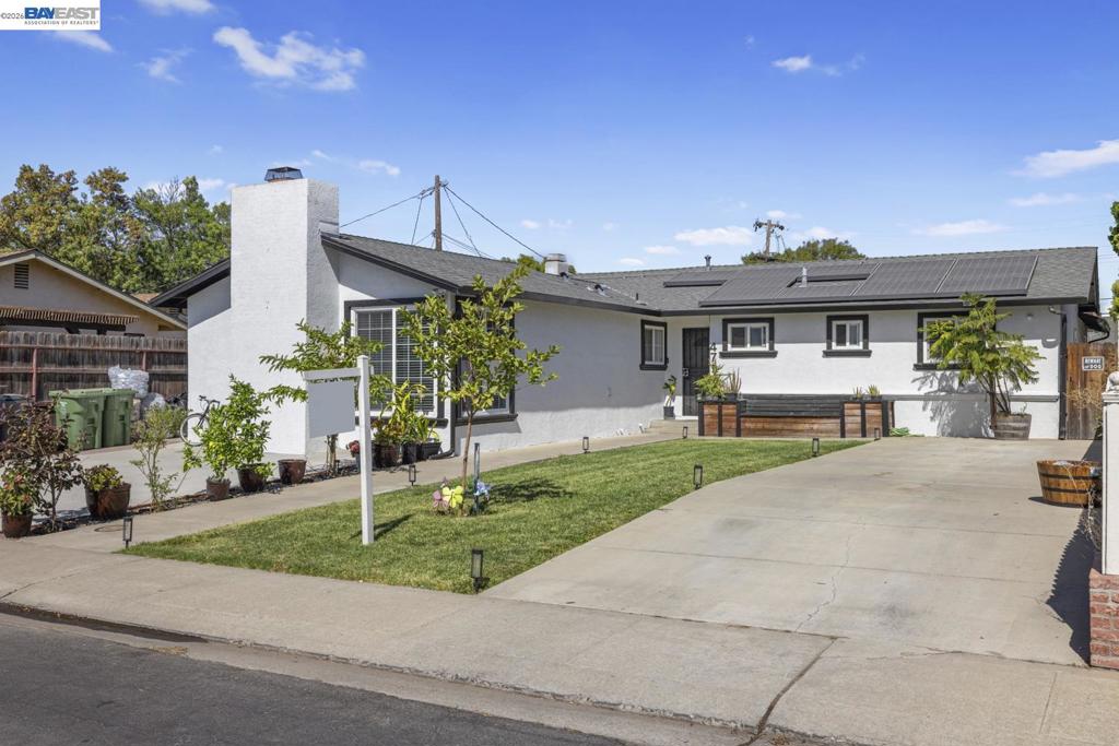 471 Helen Ave., Tracy, CA 95376 — photo 1