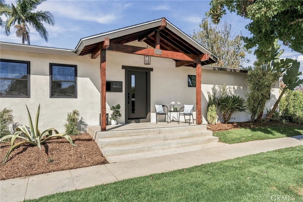2001 Carfax, Long Beach, CA 90815 — photo 1