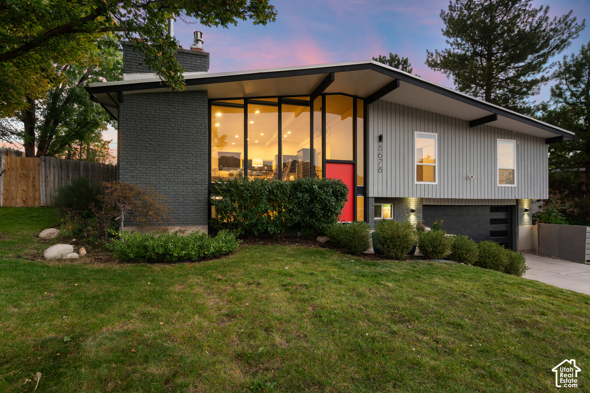 8678 S MOUNT MAJESTIC RD, Sandy, UT 84093 — photo 1