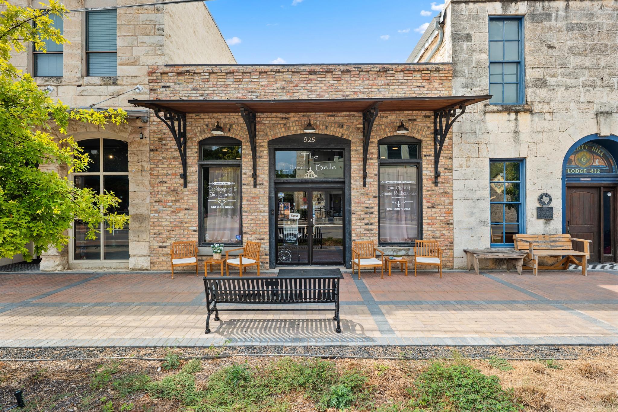 925  Main St