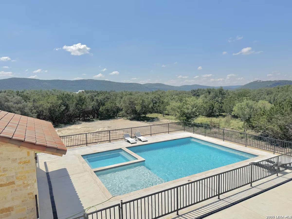 1747 MOUNTAIN VALLEY DR