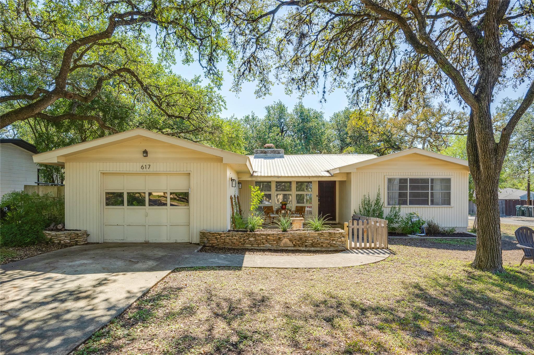 617  Dale Dr
