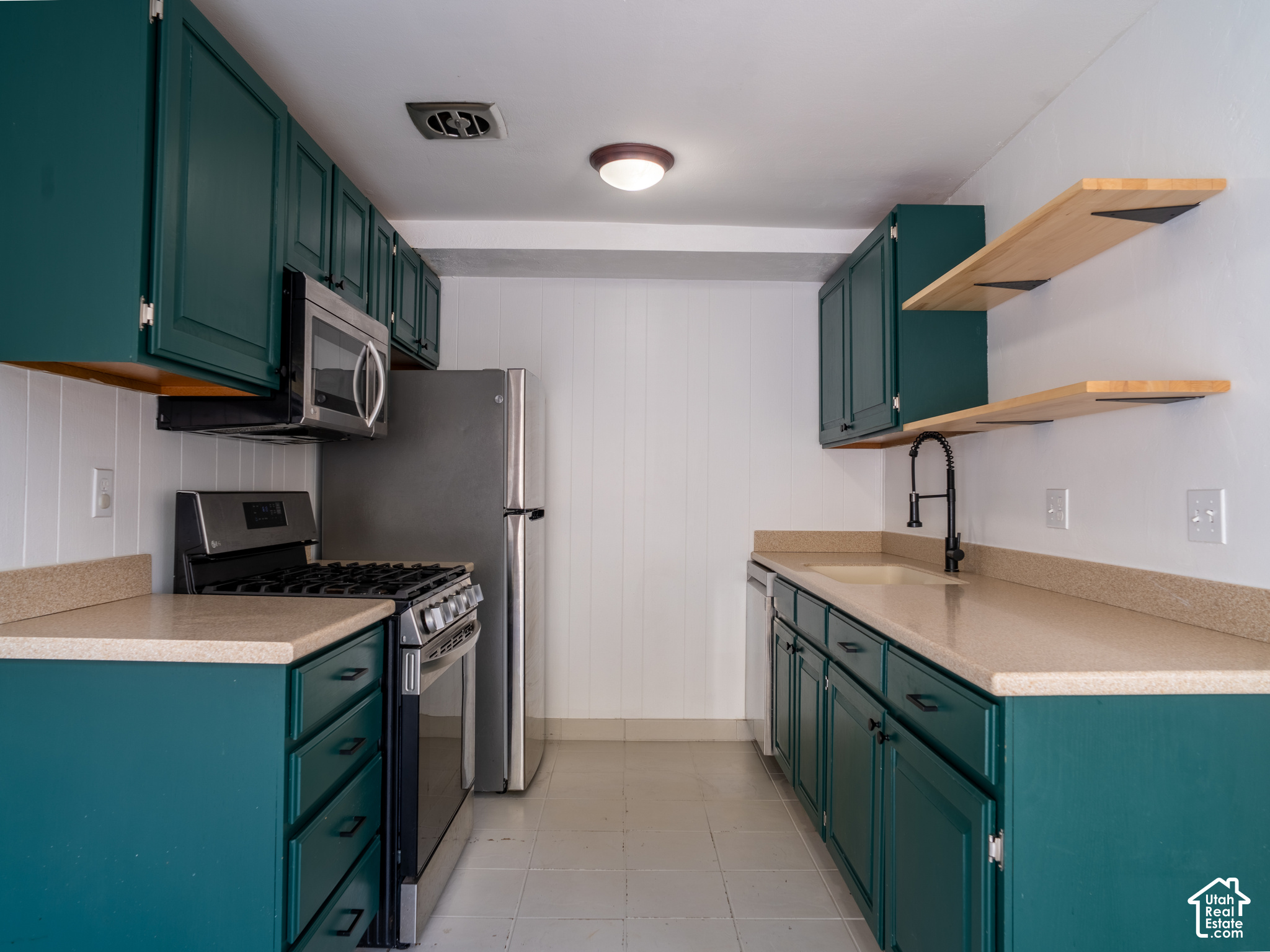 1455  ARTHUR DR
