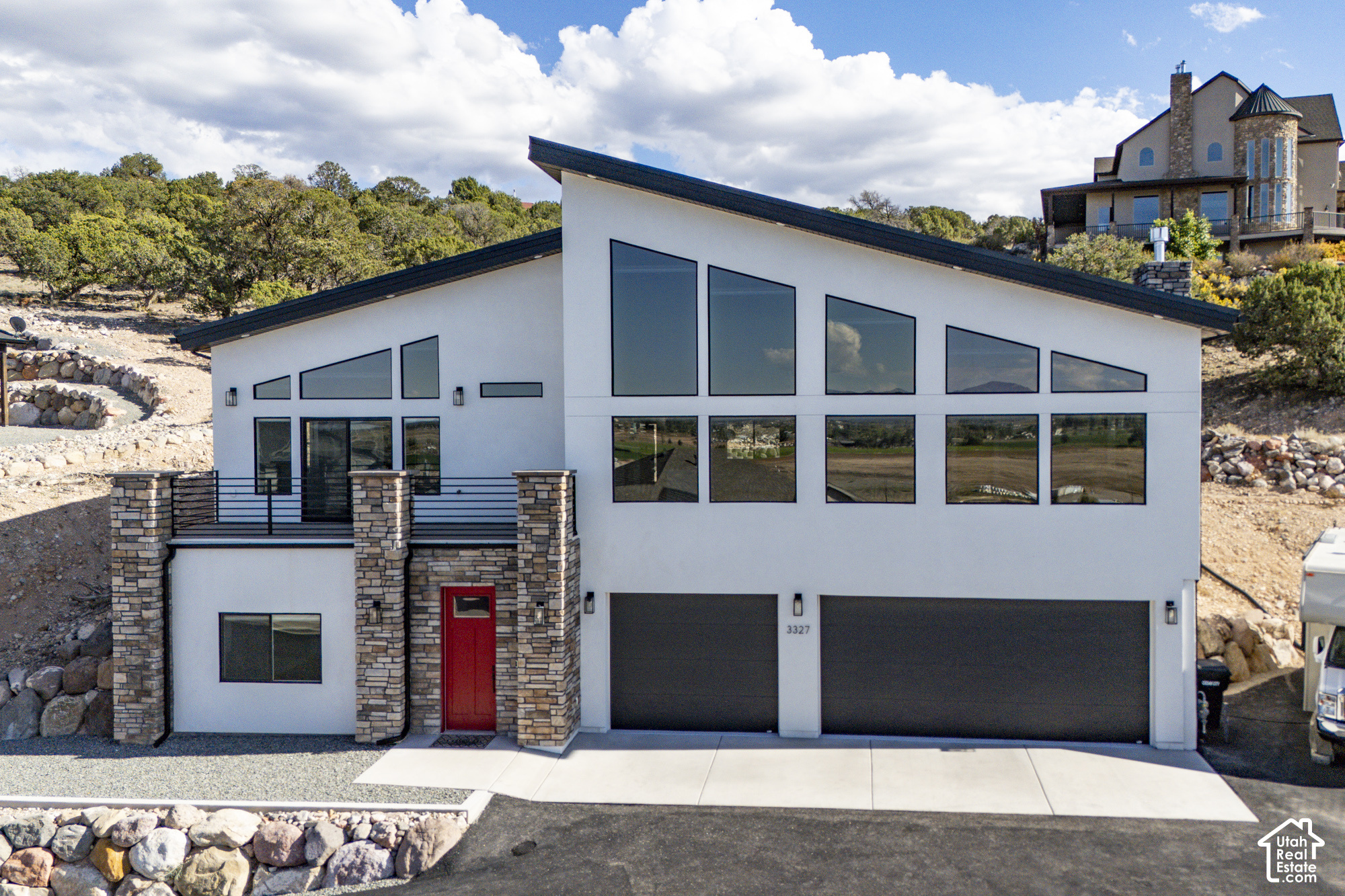 3327 W KINGSBURY DR