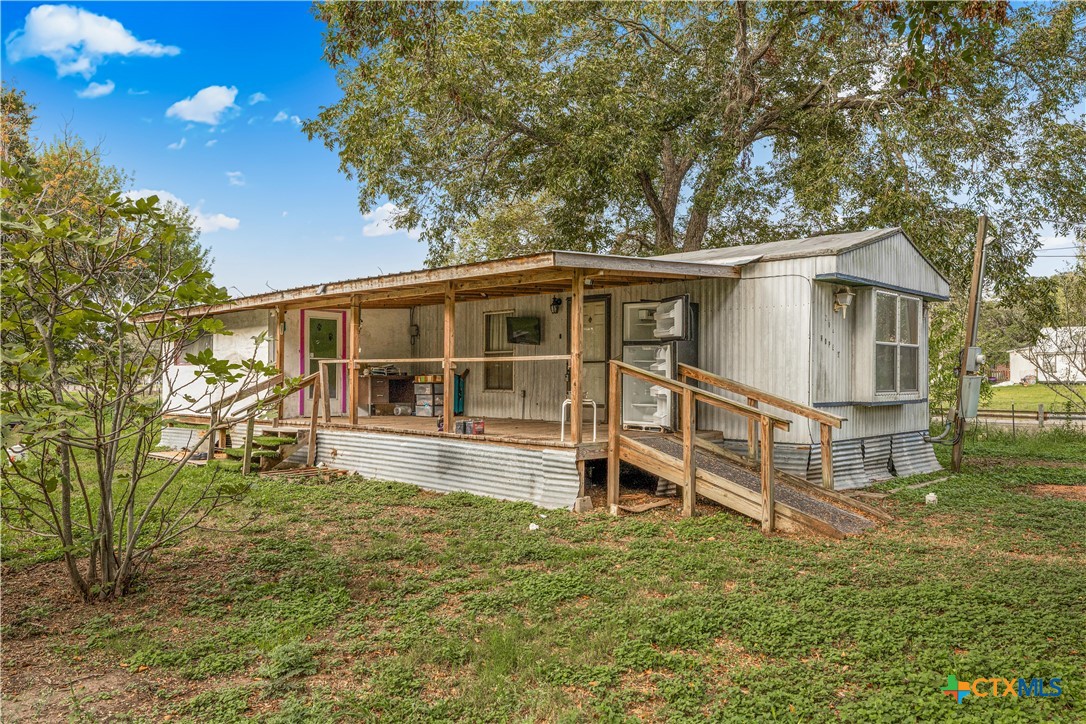 204 Hope Street, Yoakum, TX 77995 — photo 1