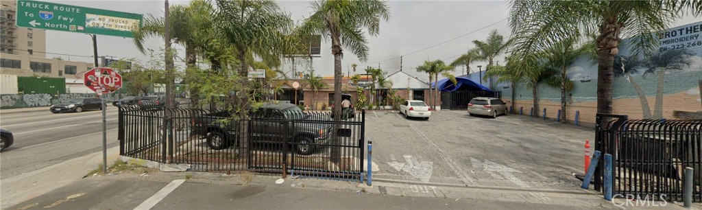 1426 S Soto
