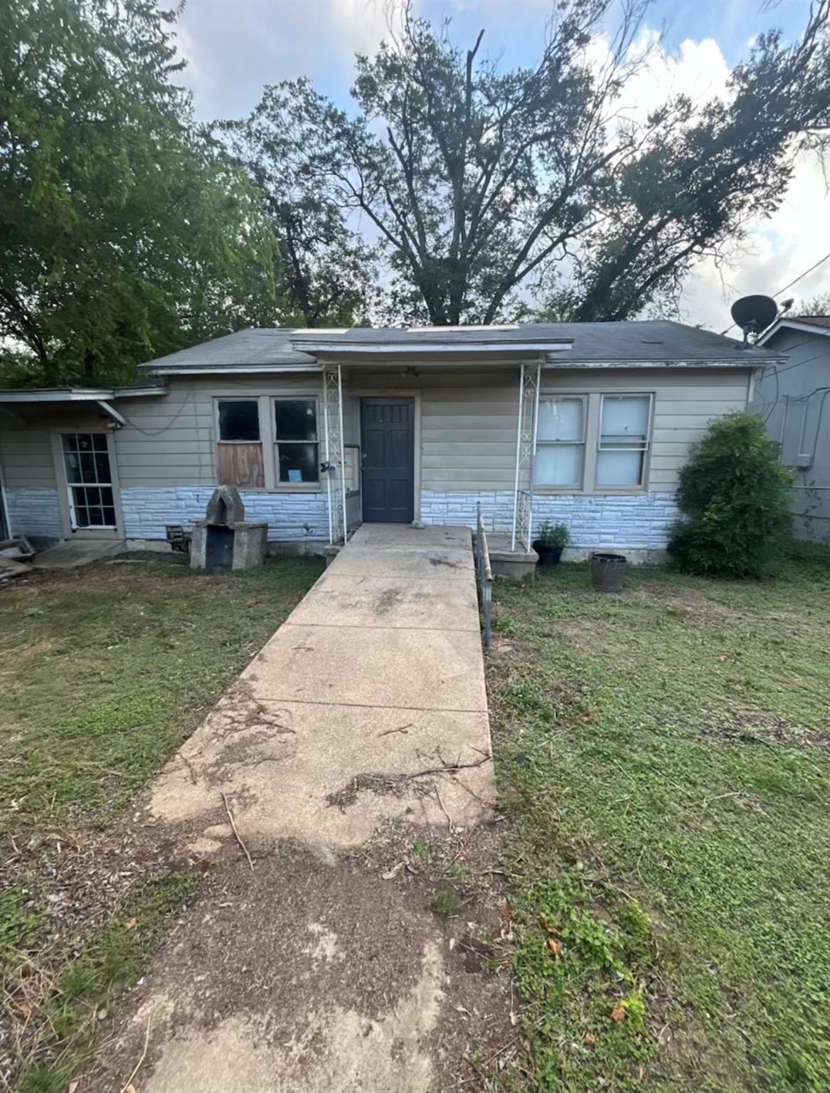 150  Ricardo St
