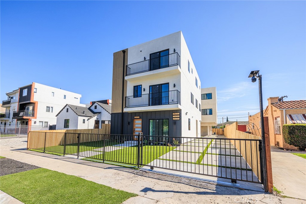2426 S West View