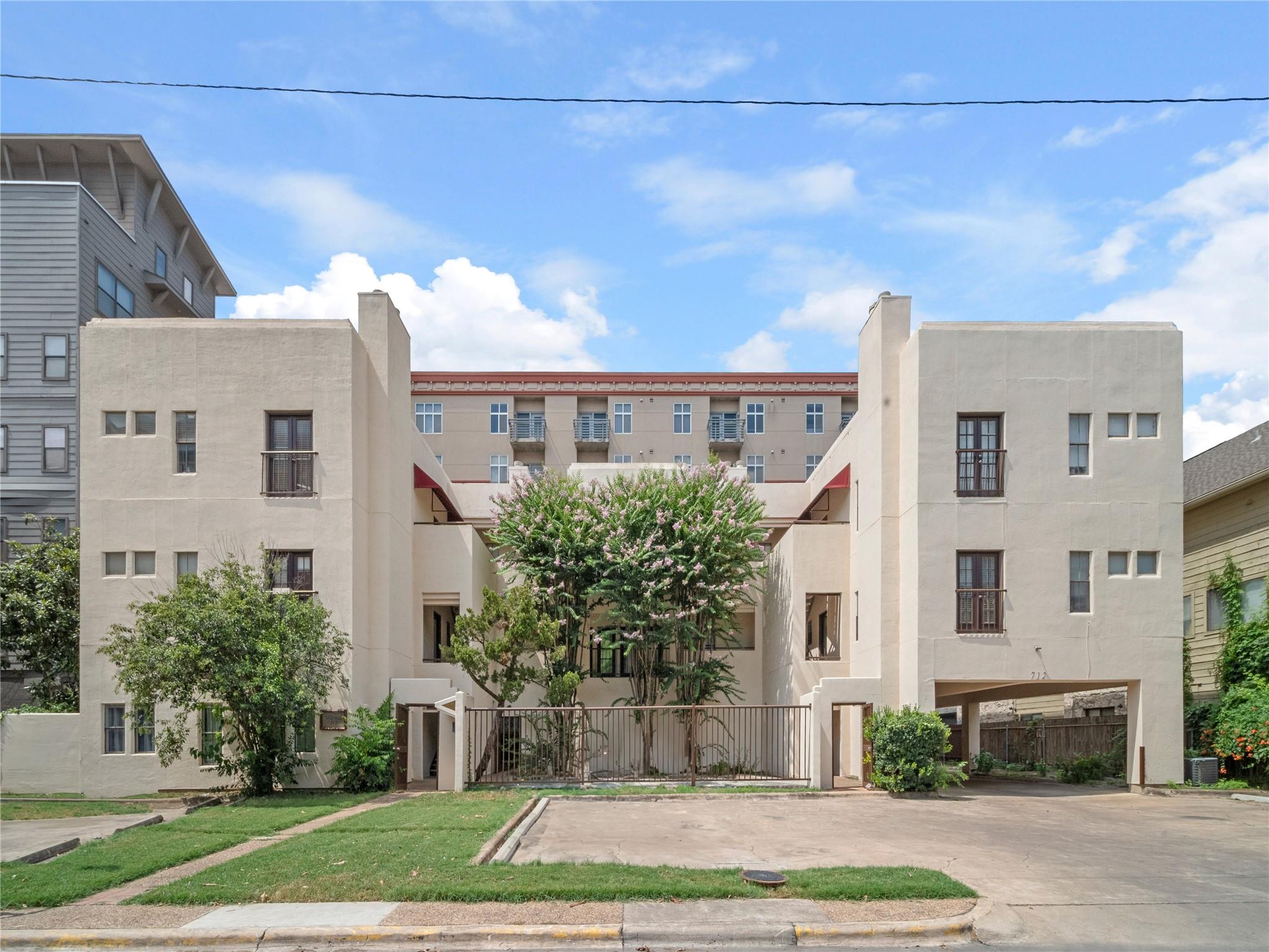 712  Graham Pl  #304