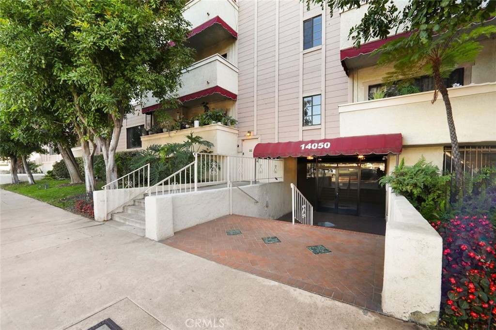 14050 Magnolia Boulevard 213