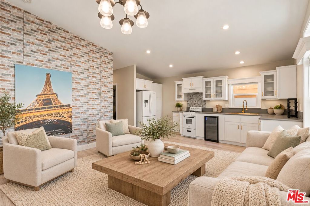 8250 Lankershim Boulevard 112