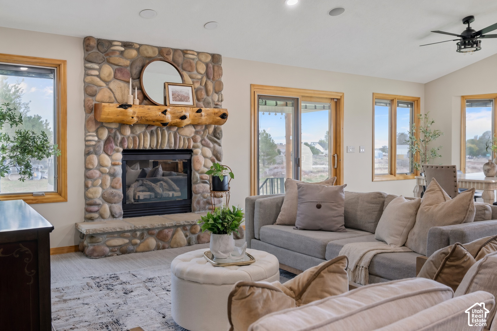 2203 E CEDAR FORT DR