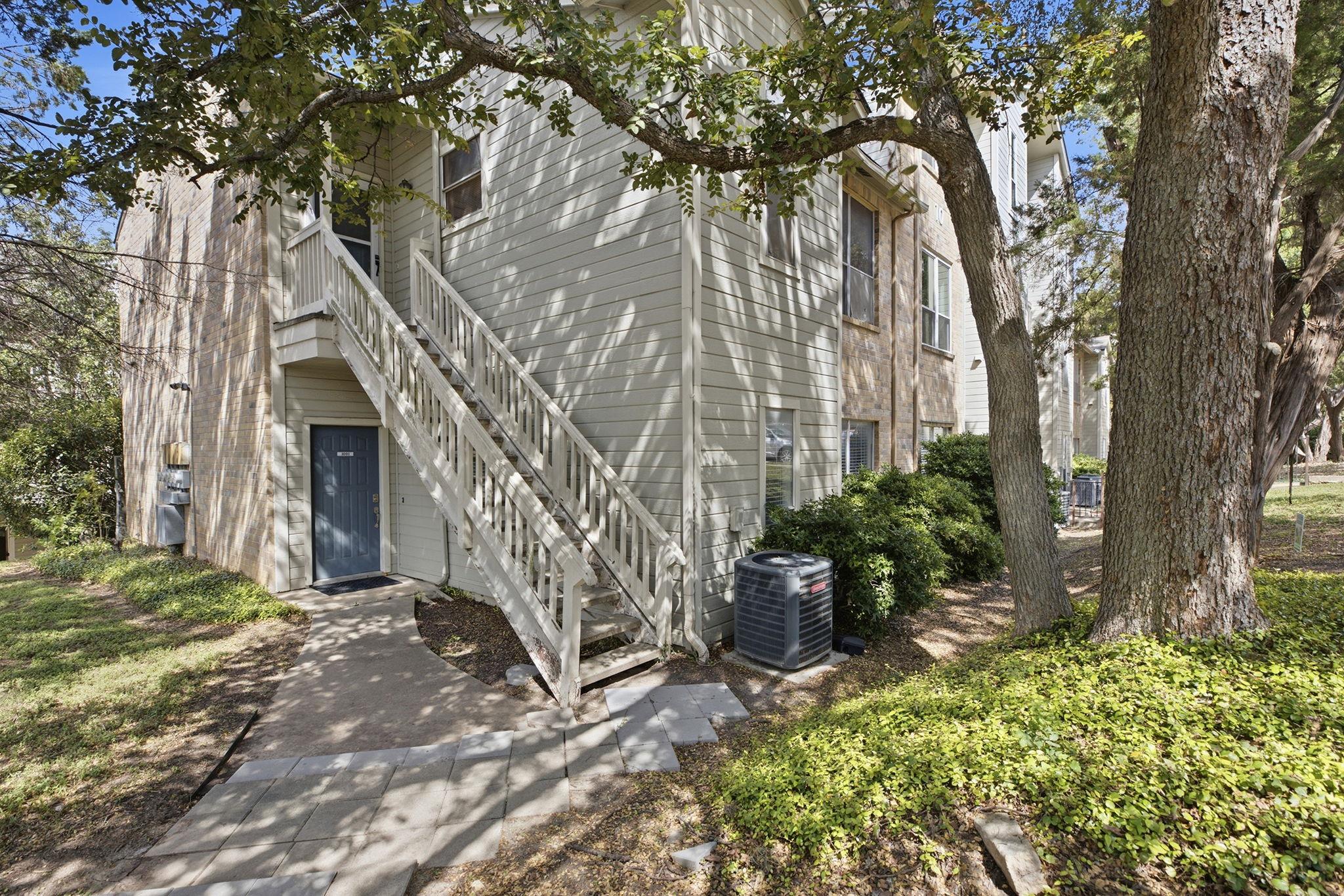 2450  Wickersham Ln  #1001