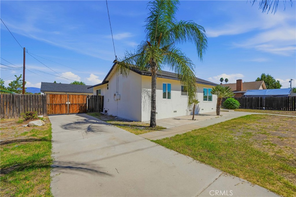 883 E Columbia Avenue, Pomona, CA 91767 — photo 1