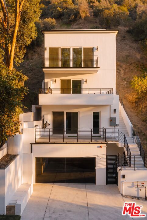 9810 Portola Drive