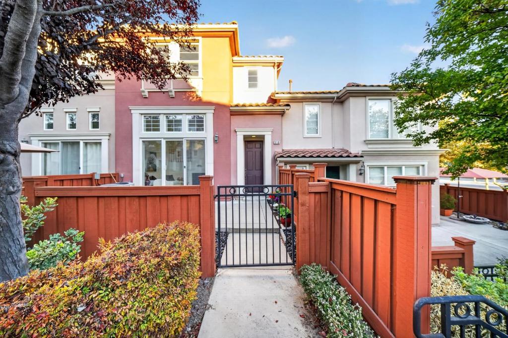 318 Vista Roma Way