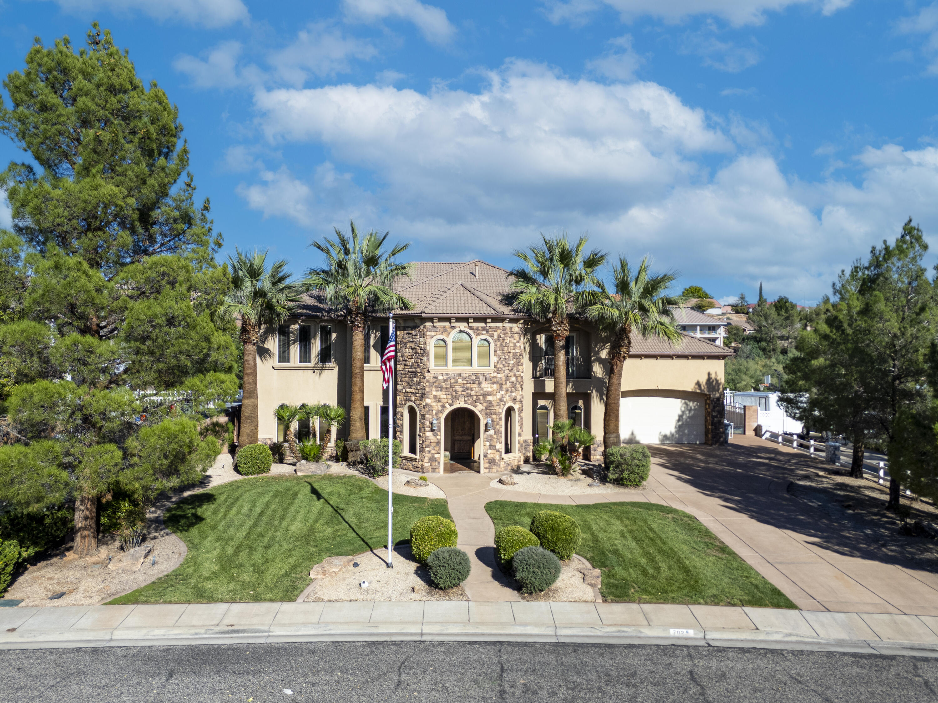 702 N Country LN, Santa Clara, UT 84765