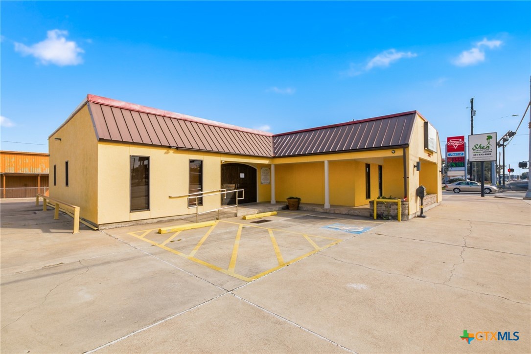 3602 Navarro