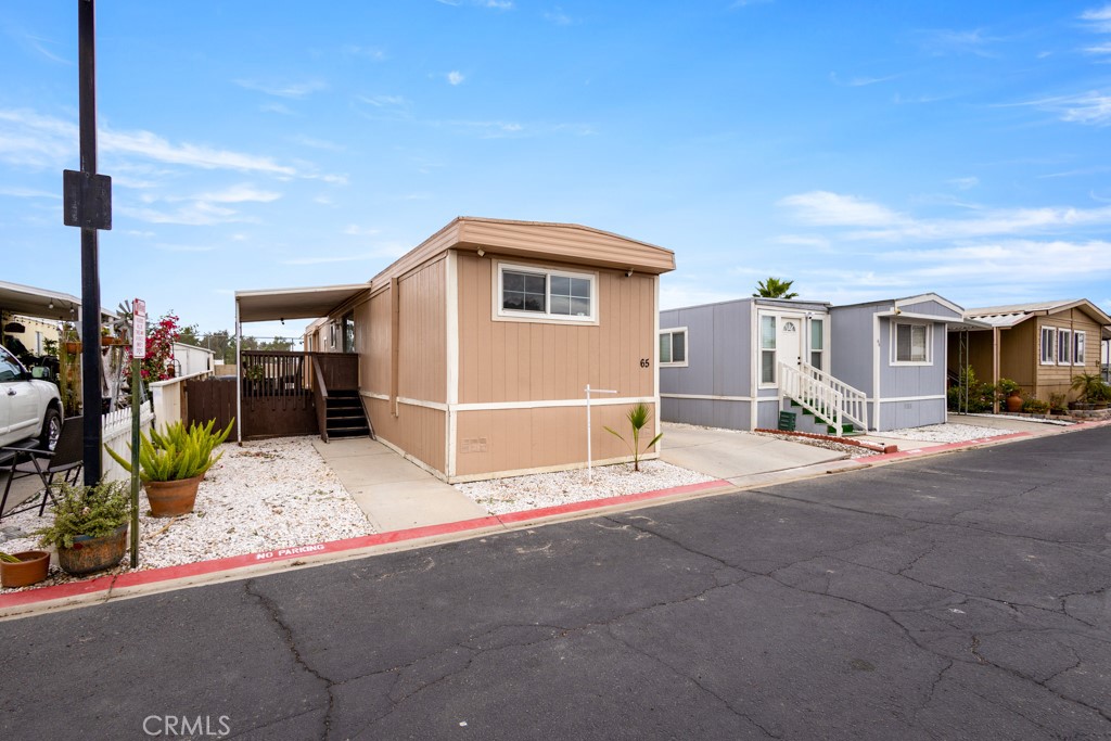 350 E San Jacinto 65