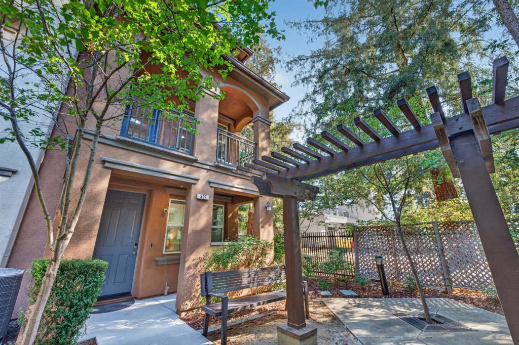527 Bellezza Place