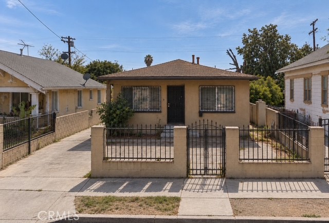 3224 E 4th