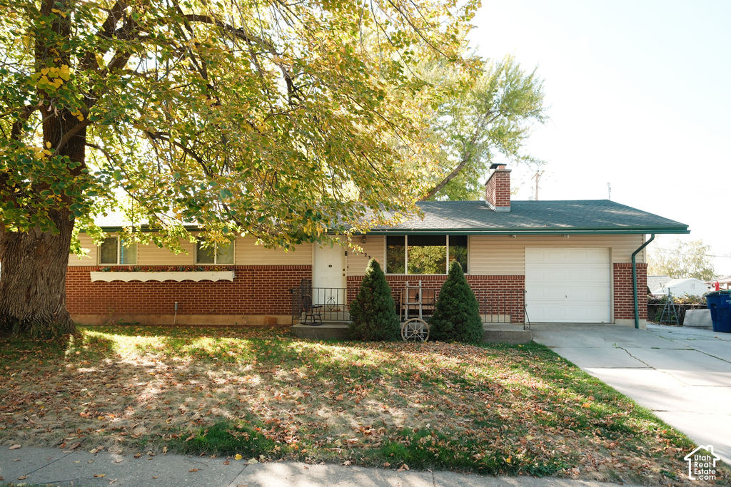 1023 E 425 N
