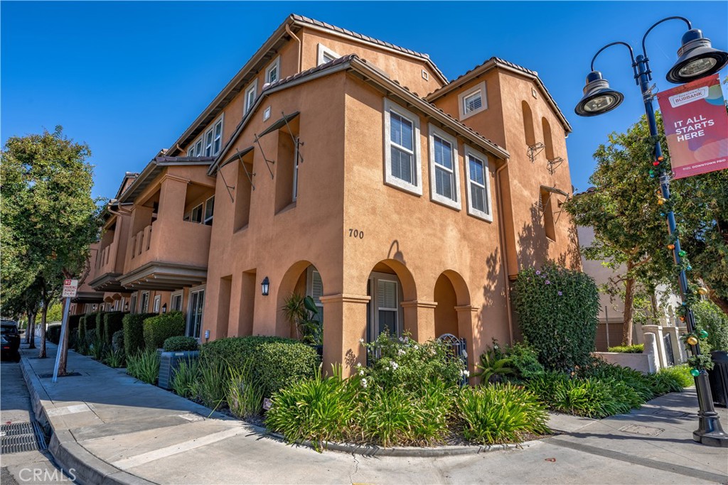 700 #102 S San Fernando Boulevard