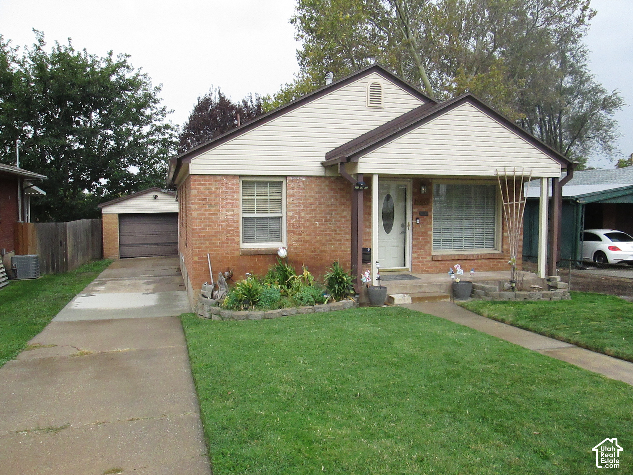 2337  IOWA AVE