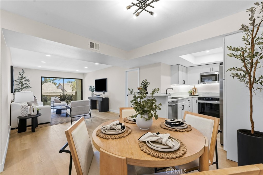 278 N Wilshire 222