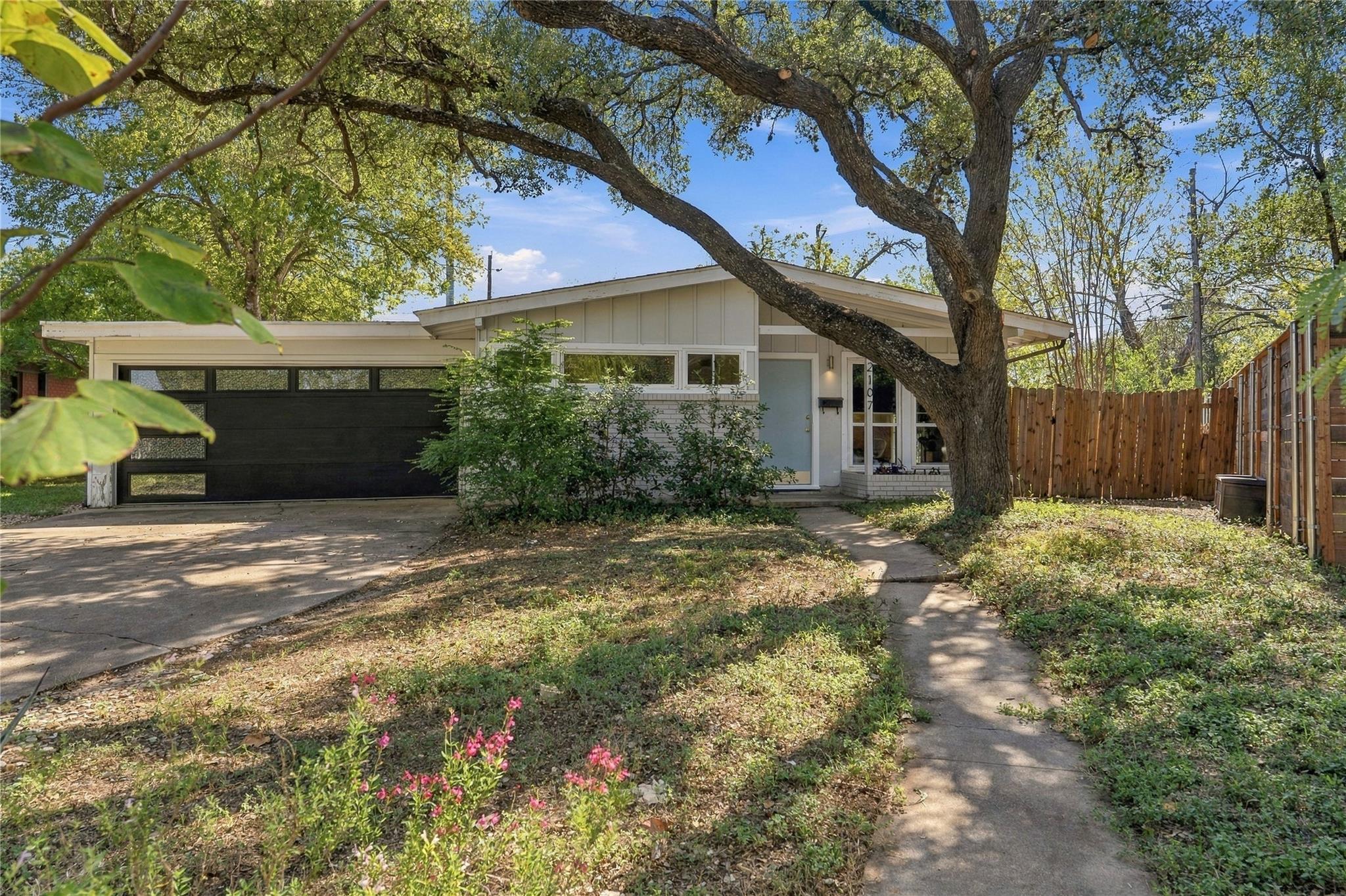 2107  Benwick Cir