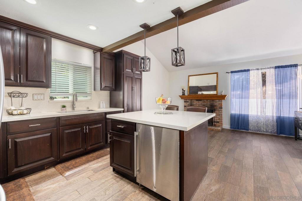 6986 Pembridge Lane