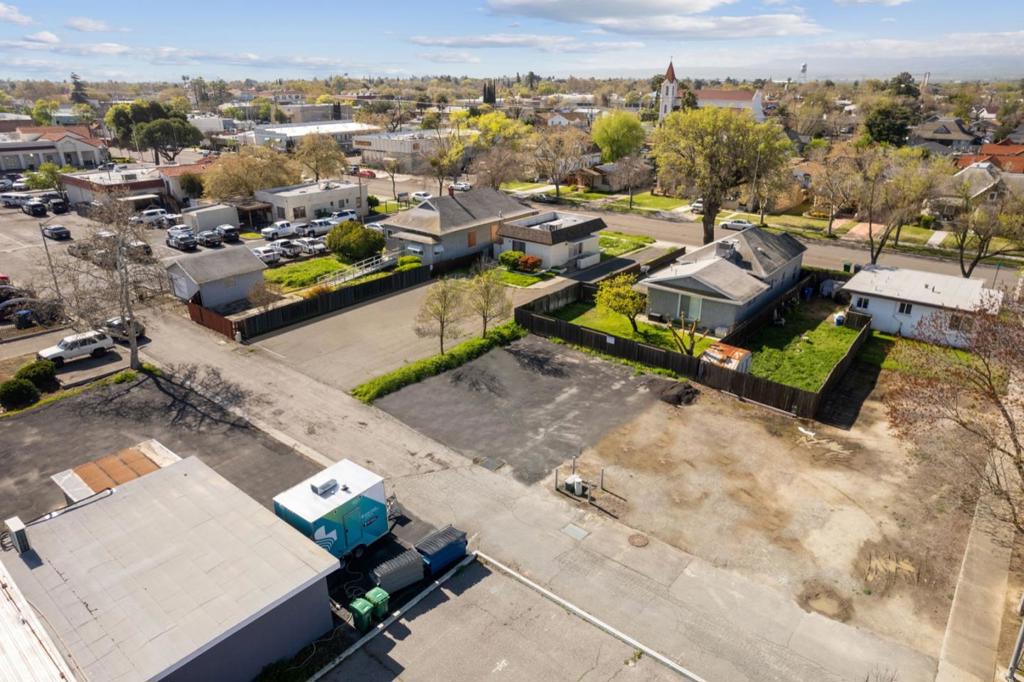 422 J Street, Los Banos, CA 93635 — photo 1