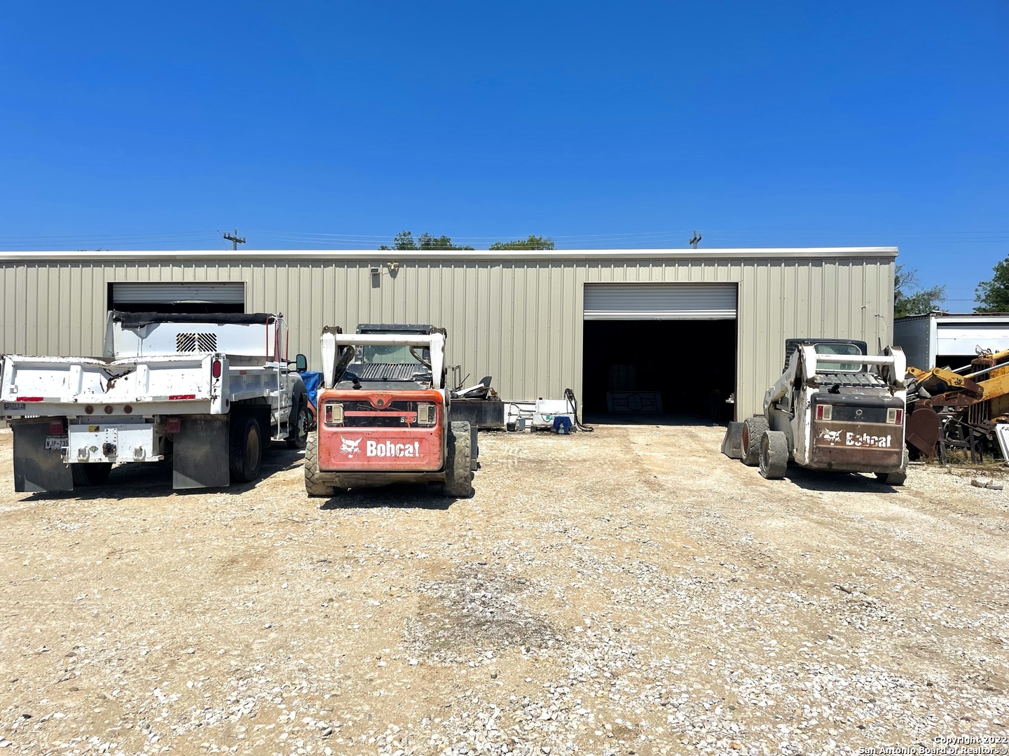 8635 Loop 1604 E, Elmendorf, TX 78112 — photo 1