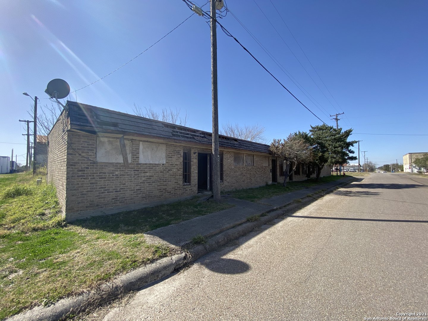 118 N South St, Mathis, TX 78368 — photo 1