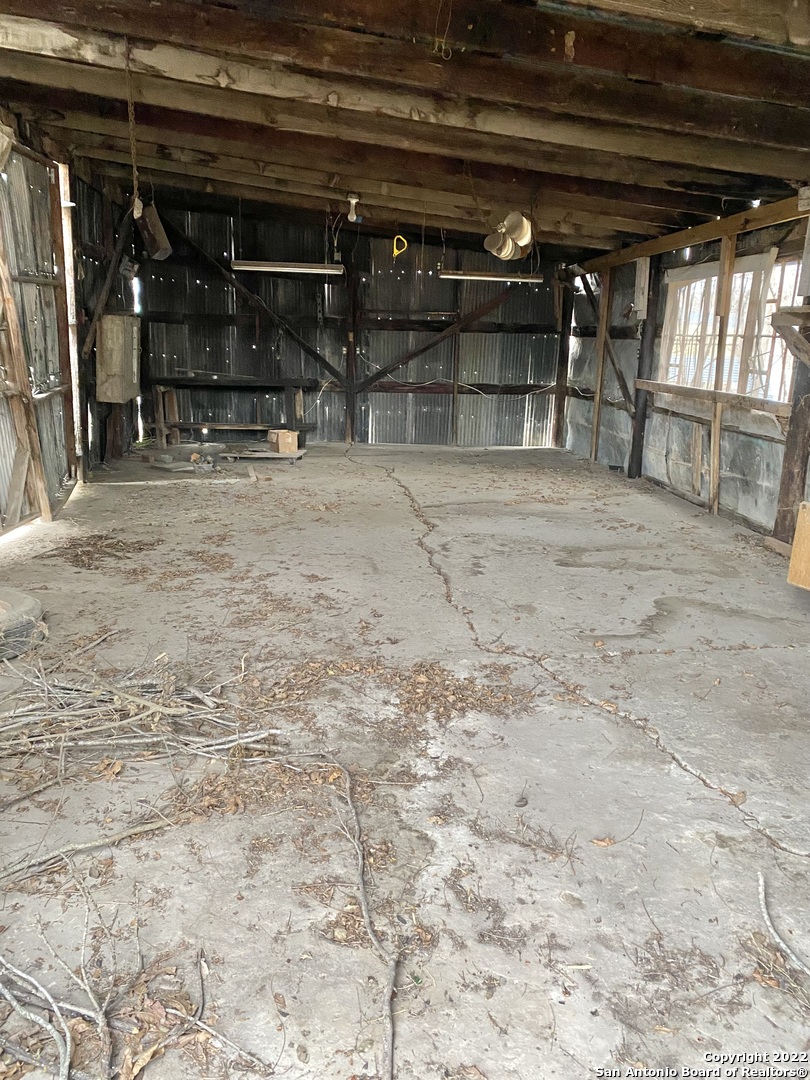 614 4TH ST, Natalia, TX 78059 — photo 1