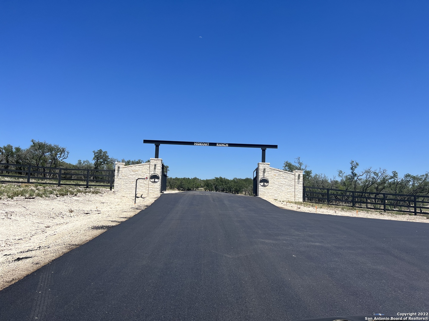 124 Brooklyn Dr NW, Mountain Home, TX 78058 — photo 1