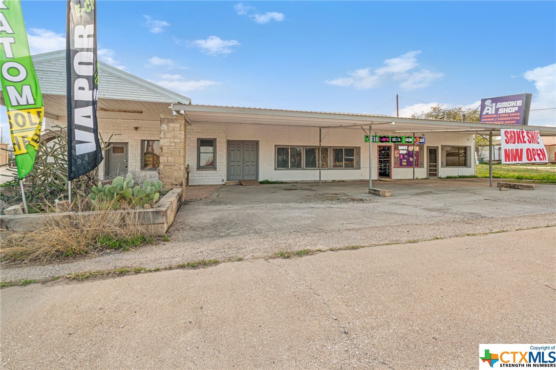 106 S 4th Street, Lometa, TX 76853 — photo 1