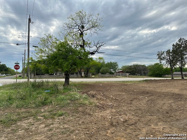 703 Poplar St, Jourdanton, TX 78026 — photo 1