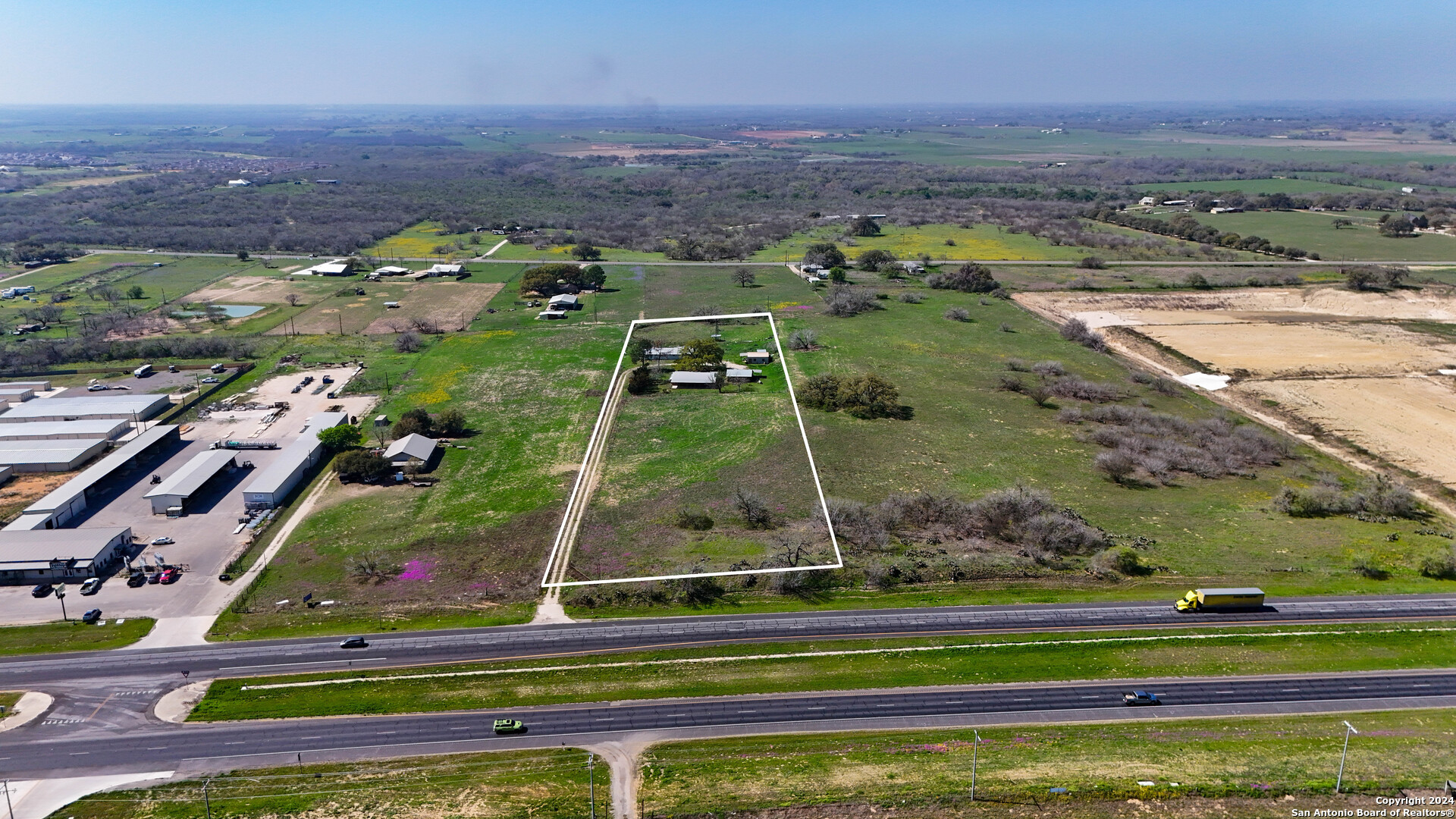 1221 US-181 N, Floresville, TX 78114 — photo 1
