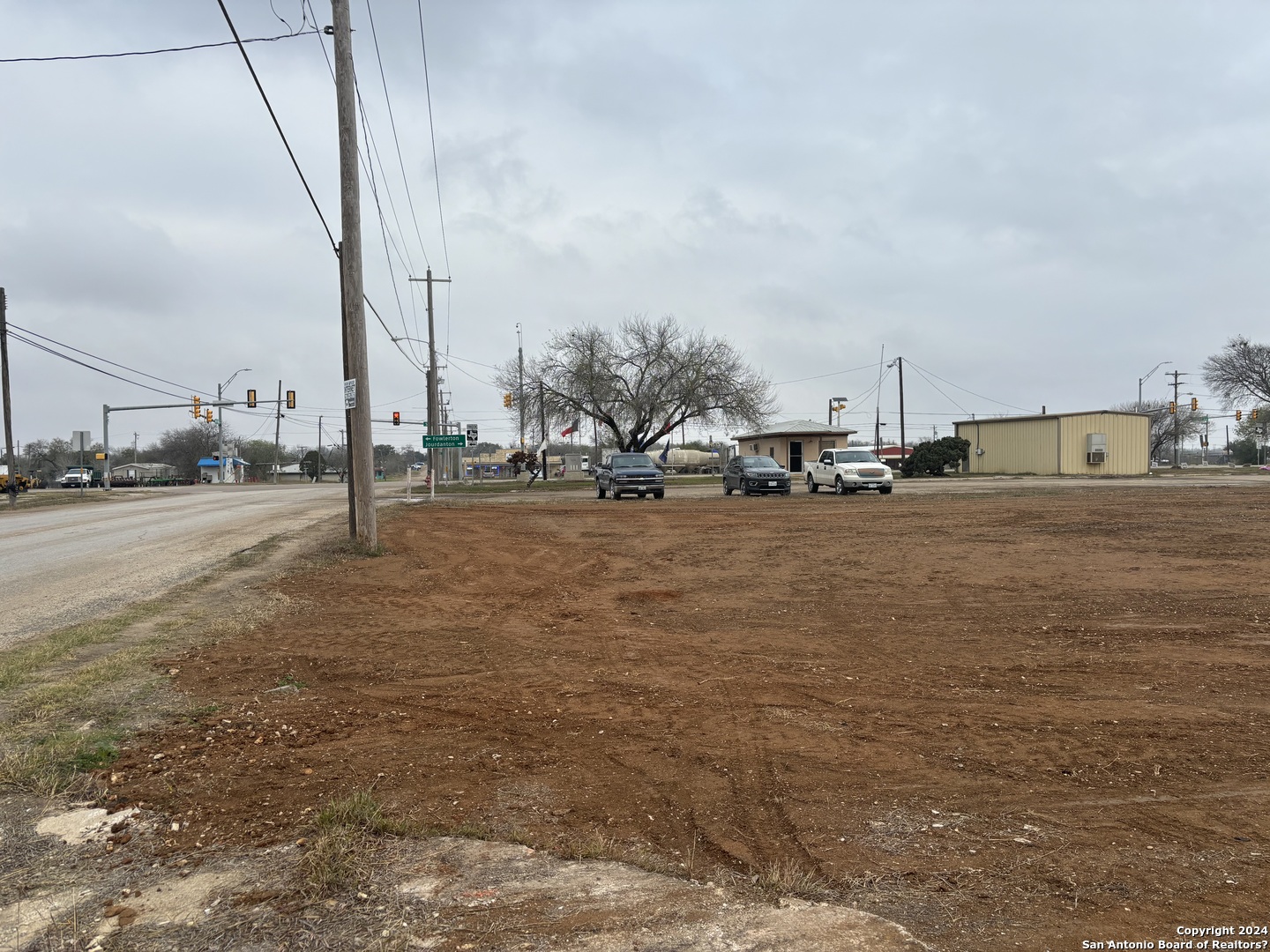 30 S Edwards Ave, Charlotte, TX 78011 — photo 1