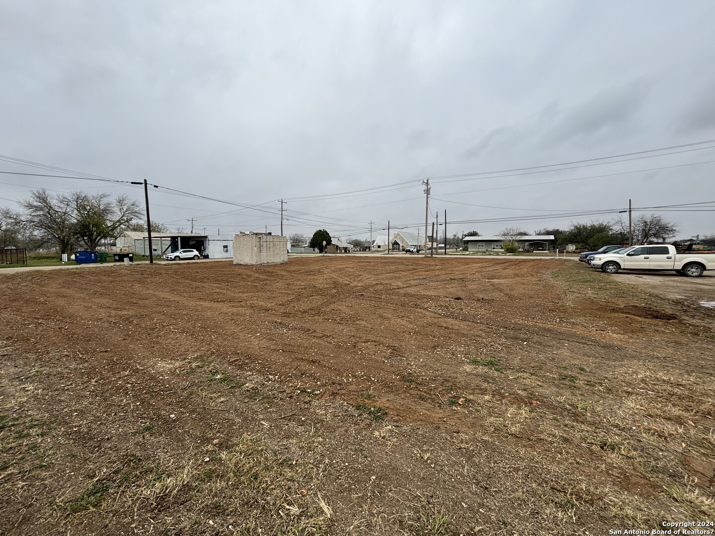30 S Edwards Ave, Charlotte, TX 78011 — photo 1