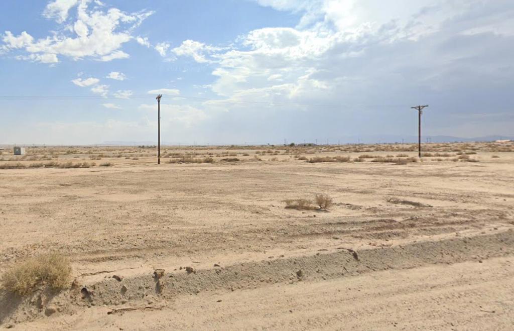 1021 Paraguay Avenue, Salton City, CA 92274 — photo 1