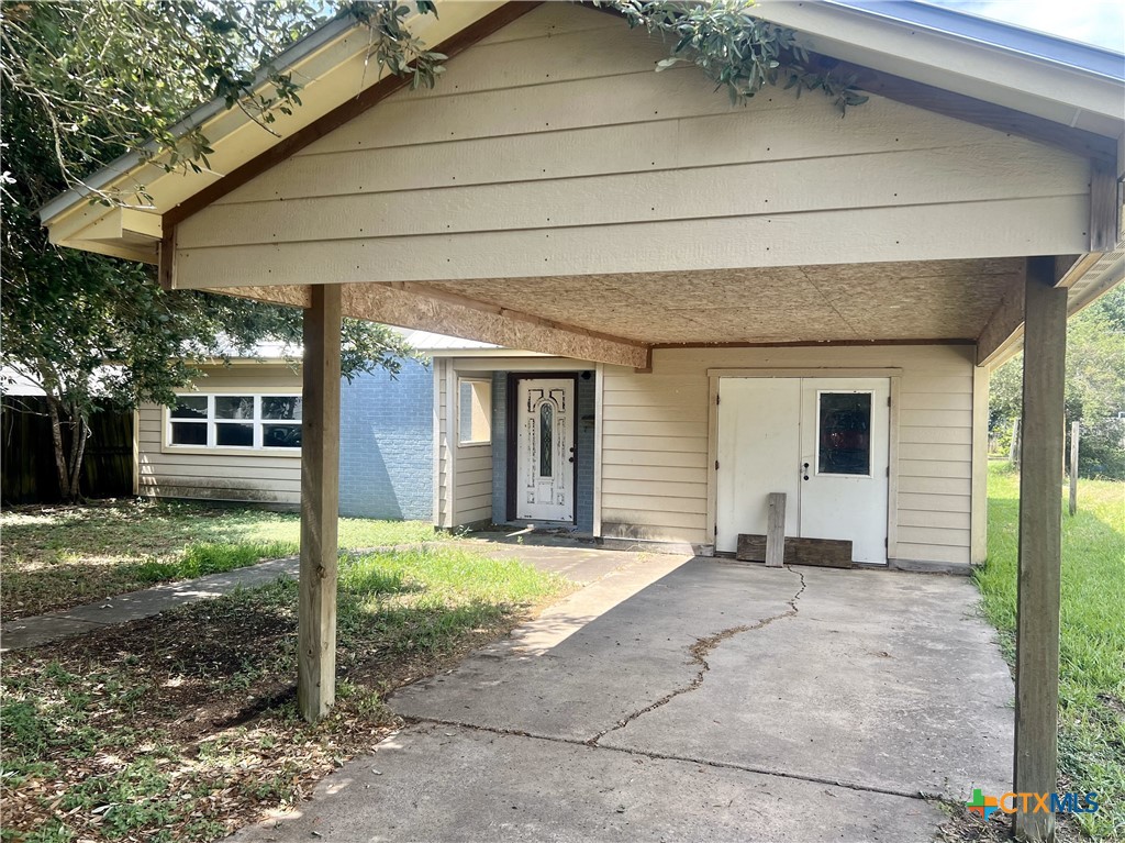 305 E Second Street, Cuero, TX 77954 — photo 1